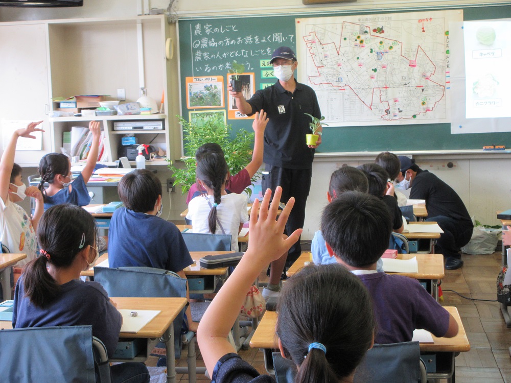 青壮年部員が小学校で出前授業