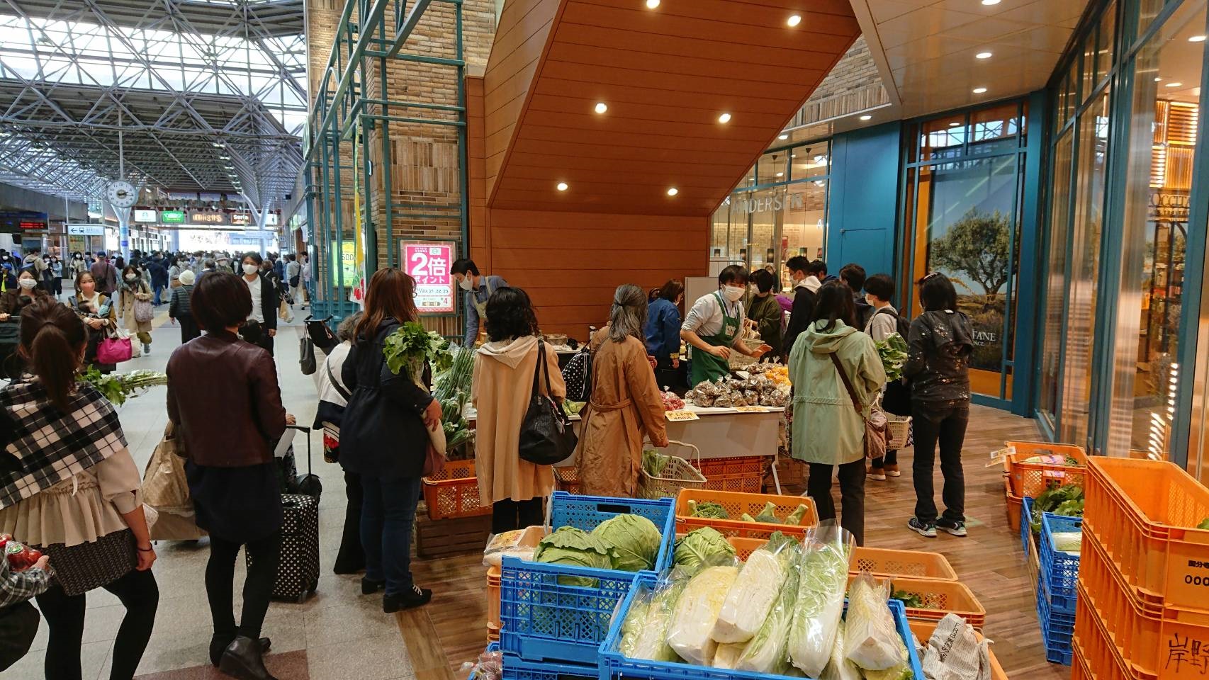 ＪＲ国分寺駅で地場産農産物をＰＲ